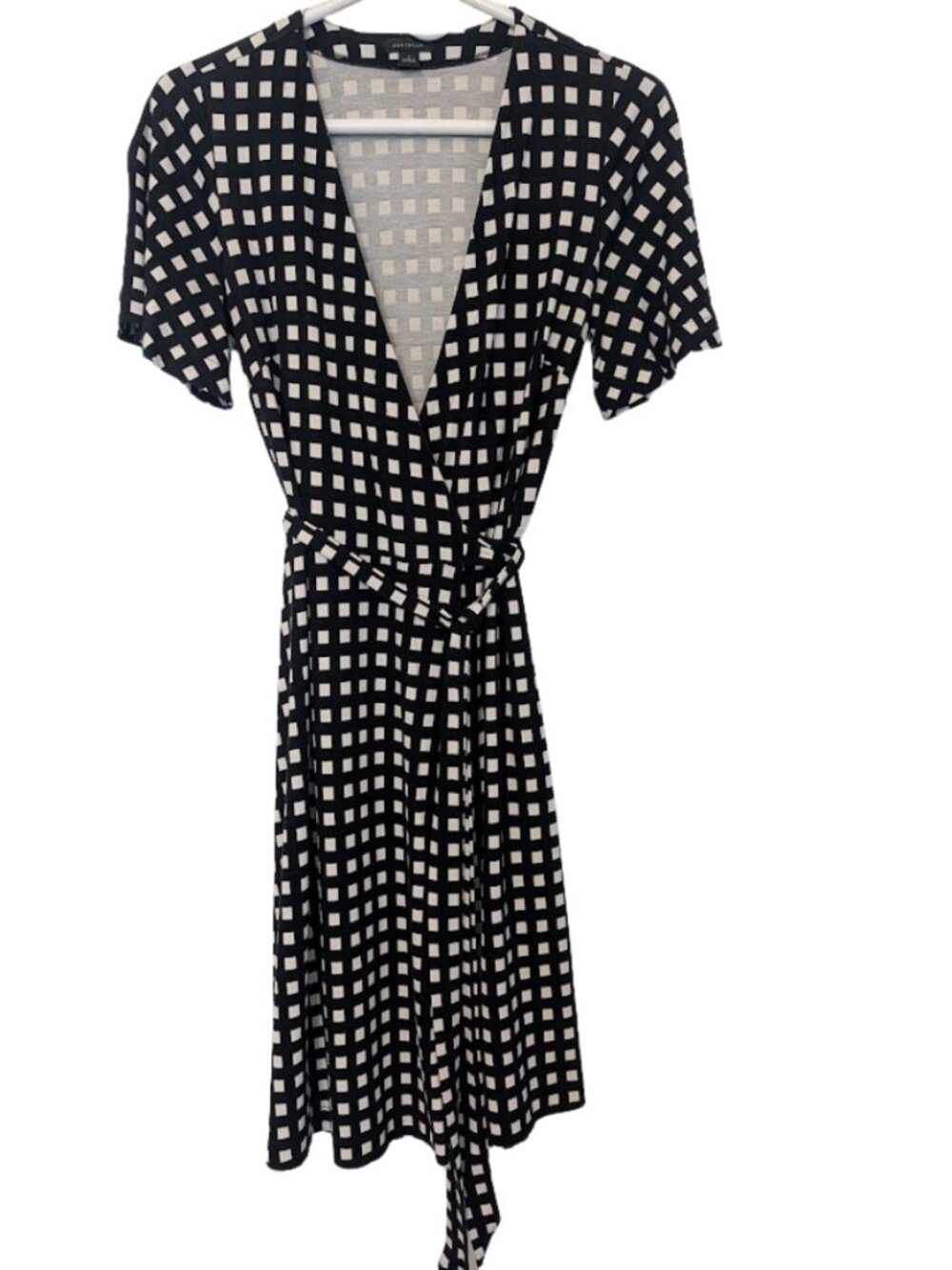 Ann Taylor black and white wrap S/S dress Size 4
